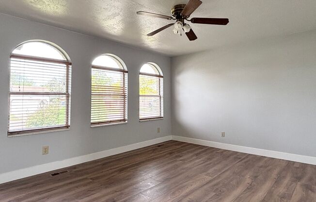 Cozy Home with New Paint & Flooring!