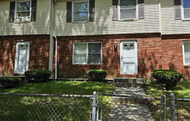 747 CONGRESS AVE