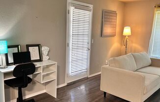 1 bed, 1 bath, 555 sqft, $1,650