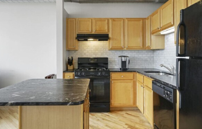 500 S Clinton St - 745