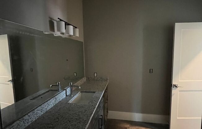 1 bed, 1 bath, 824 sqft, $975