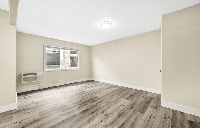 2 beds, 1 bath, 880 sqft, $1,395, Unit #1