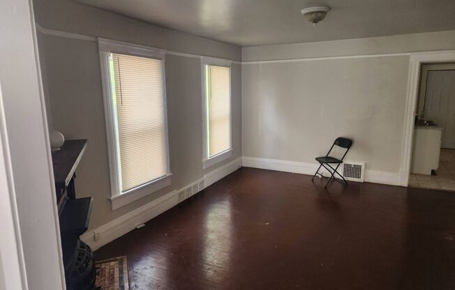 2 beds, 1 bath, 800 sqft, $800, Unit 6409 QUIMBY AVE - 2