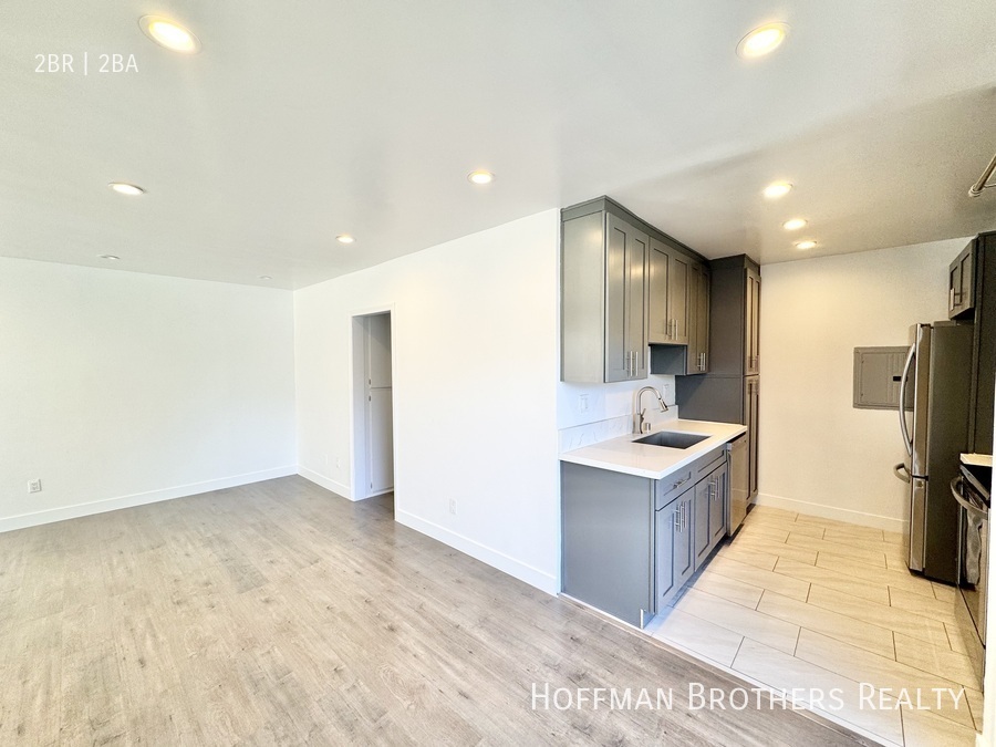 1948 S RIMPAU BLVD