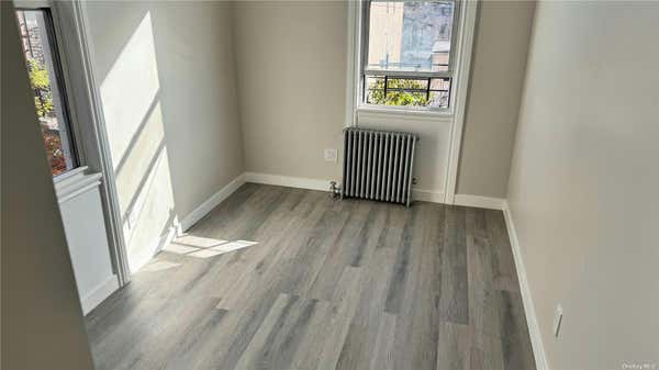 2 beds, 1 bath, $2,600, Unit 2L