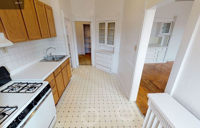 3 beds, 1 bath, 1,400 sqft, $1,910, Unit 2511 09