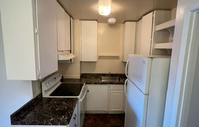 Spacious 1 bedroom apartment conveniently located near the Oliver's shopping center!