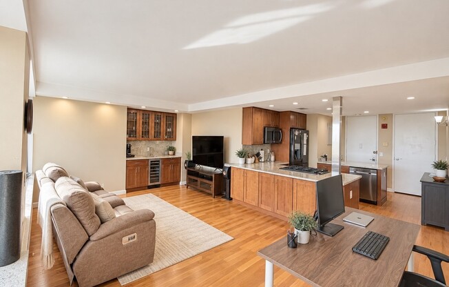 65 E India Row
