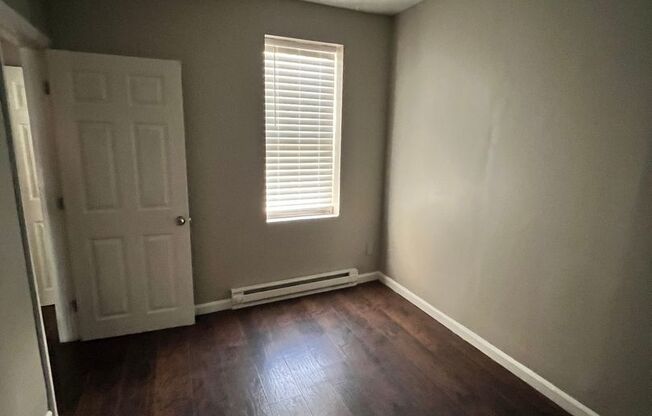 3 beds, 1 bath, $1,300