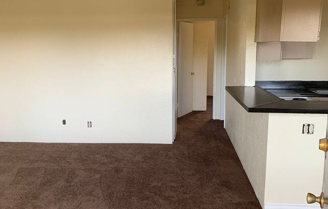 2 beds, 1 bath, 750 sqft, $1,595, Unit Apt 33