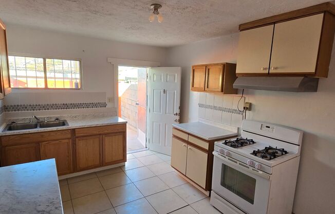 2 beds, 1 bath, 1,068 sqft, $1,150, Unit House