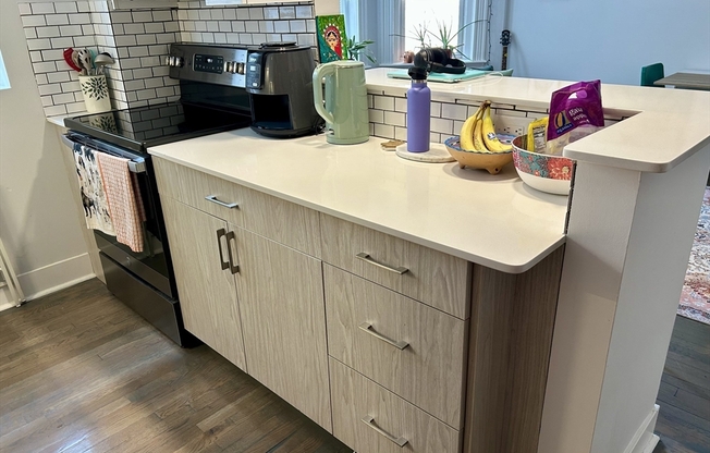 1 bed, 1 bath, 800 sqft, $3,100, Unit 8