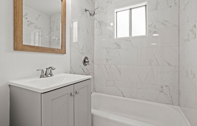 3 beds, 1 bath, 850 sqft, $1,500, Unit 5015-5