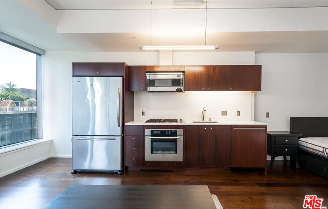 Studio, 1 bath, 750 sqft, $2,495, Unit 713