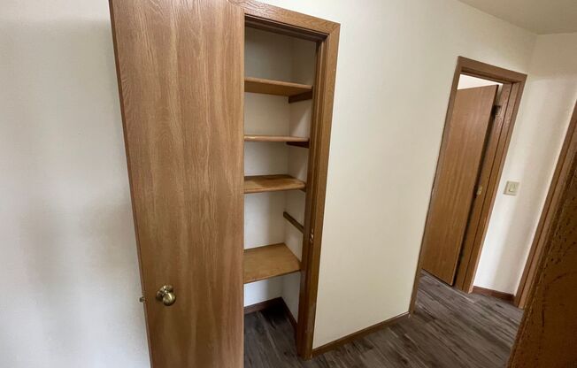 3 beds, 1 bath, 1,040 sqft, $1,695, Unit 3164-306