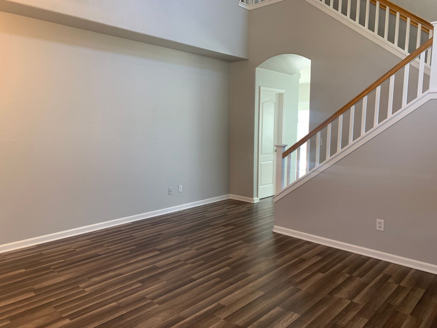 New Paint and Flooring in Terrific Brentwood Location!