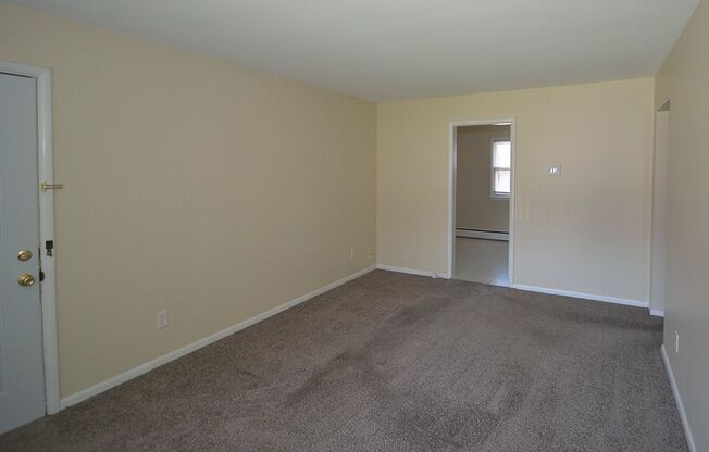 2 beds, 1 bath, $899