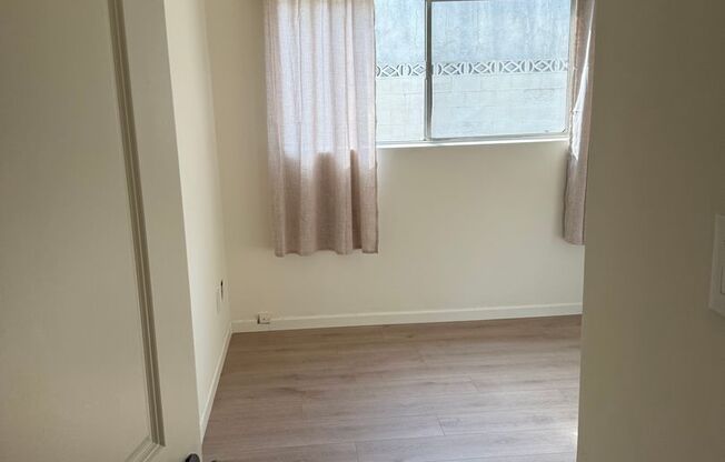 2 beds, 1 bath, $2,350, Unit #4