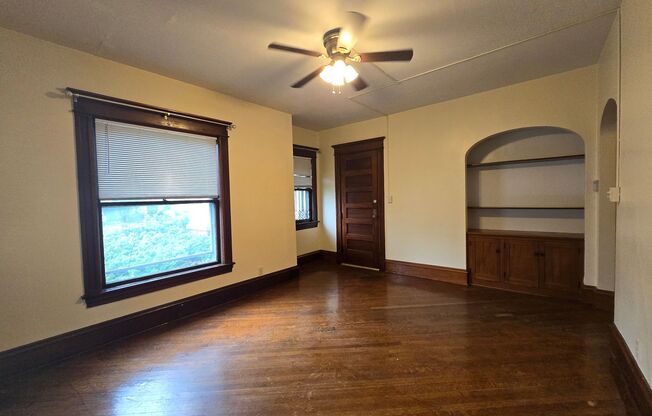 1 bed, 1 bath, $695, Unit Apt 1