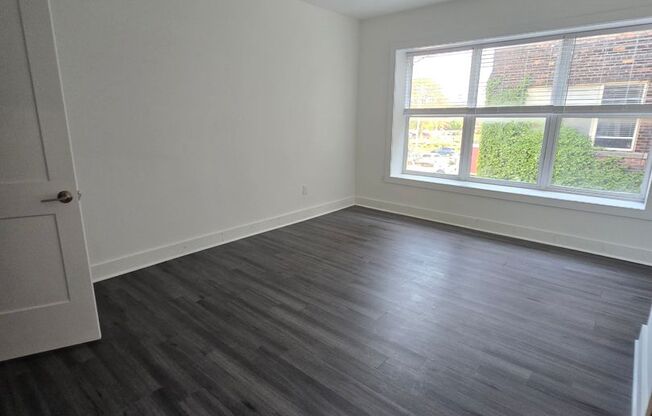 2 beds, 1 bath, 942 sqft, $1,695, Unit 211