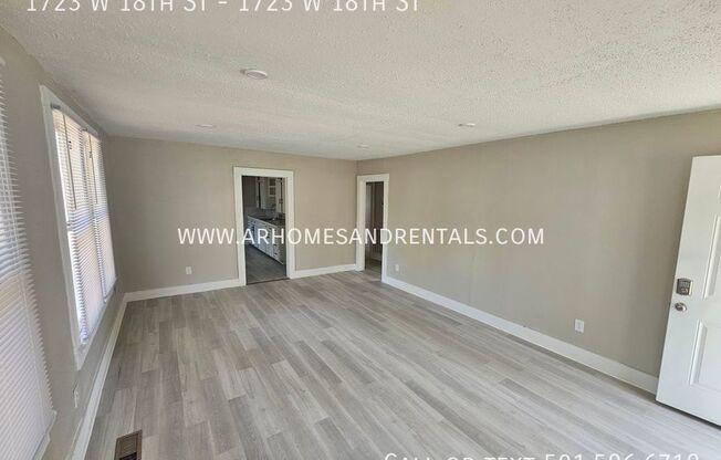 3 beds, 1 bath, 1,176 sqft, $950