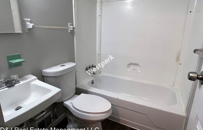 2 beds, 1 bath, 850 sqft, $1,295, Unit Unit 10