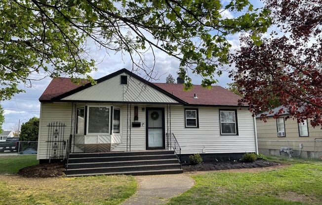 Audubon-Downriver Neighborhood 3+ bedroom, 1 bath corner lot with large, fenced yard