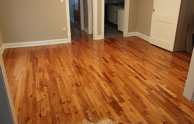 Beautiful 1B1B near Loose Park!!! Available NOW!!!