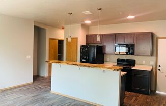 3 beds, 1 bath, $1,895, Unit 101