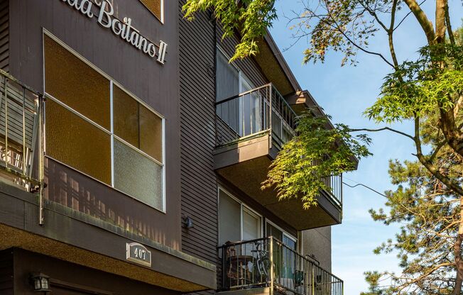 407 LIVE IN THE HEART OF THE GREENWOOD RETAIL CORE, WALK TO EVERYTHING!