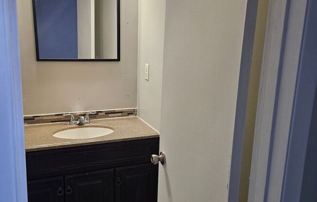 1 bed, 1 bath, 612 sqft, $685, Unit 4965 Sycamore