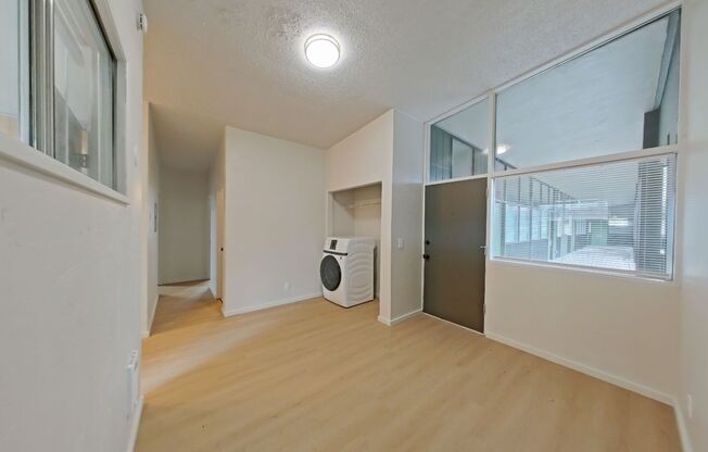 2 beds, 1 bath, 647 sqft, $1,660, Unit 21B