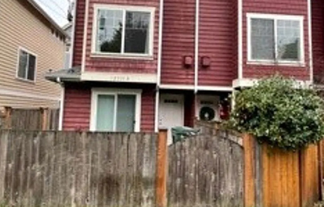 Lovely 3 bed Townhome in Pinehurst neighborhood!
