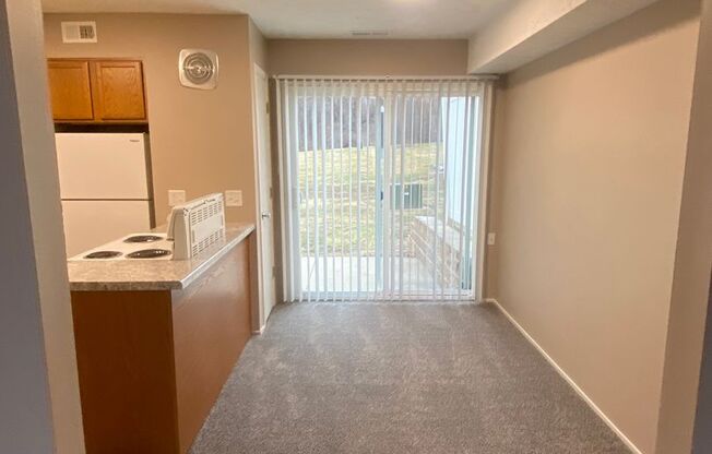 2 beds, 1 bath, 869 sqft, $1,159, Unit 12738A