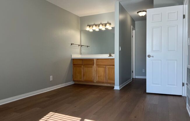 2 beds, 2 baths, 950 sqft, $2,845, Unit 1621L