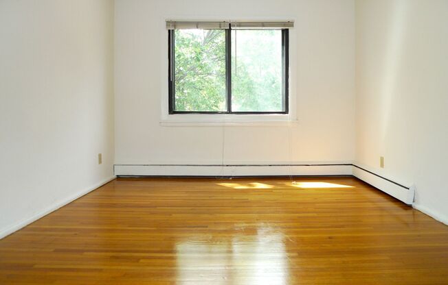 1 bed, 1 bath, 410 sqft, $900, Unit 1 - 26