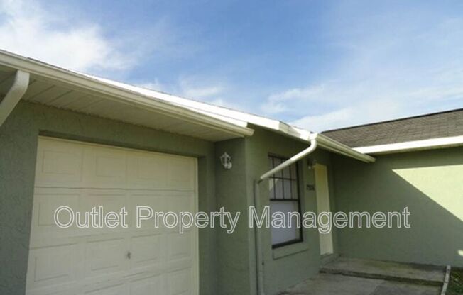 7526 UNIVERSITY GDN DR