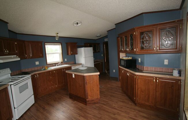 3 br 2 bath manufactured centrally located