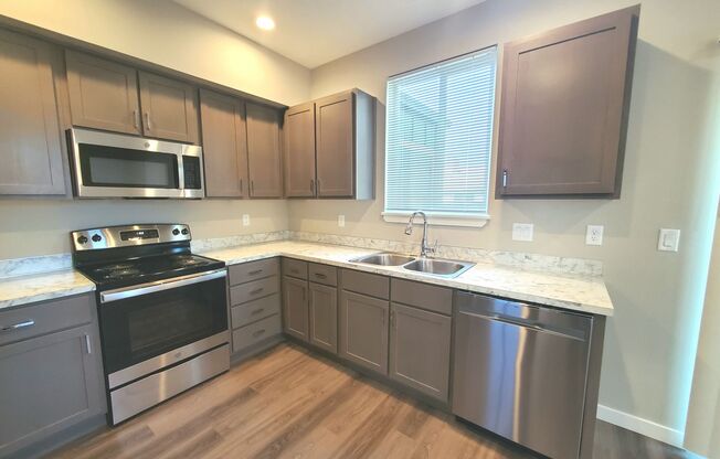 3 beds, 1.5 baths, 1,054 sqft, $1,895, Unit 730 LaSalle Street #1