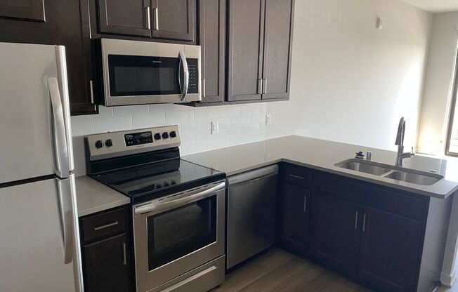 1 bed, 1 bath, 572 sqft, $1,370, Unit 412-A