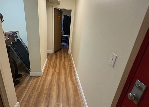 3 beds, 1 bath, $4,500, Unit 4