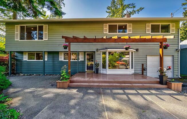 Edmonds 5 Bedroom 3.5 Bath Fully Fenced
