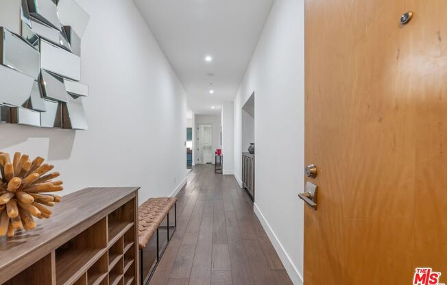 3 beds, 3 baths, 2,123 sqft, $6,000, Unit 1910