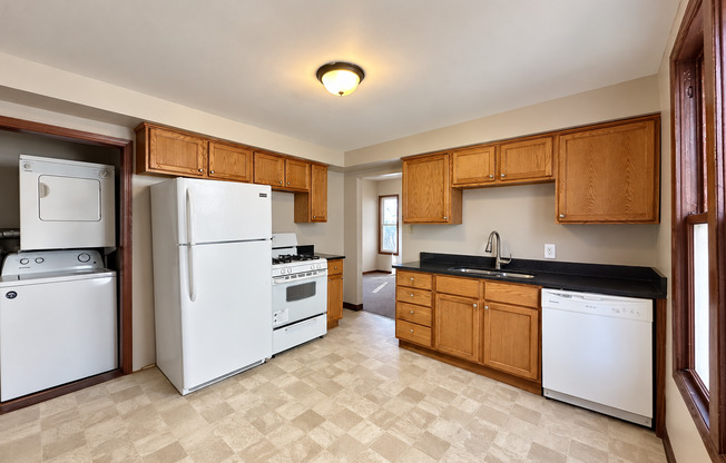 Impressive 5-bedroom 2-bathroom Home in St. Paul!