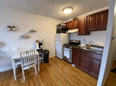 Studio, 1 bath, 999 sqft, $1,995, Unit 34