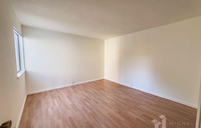 2 beds, 1 bath, $1,500, Unit # 6