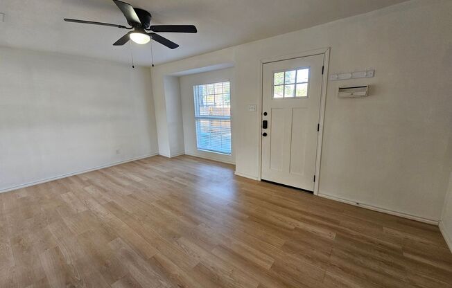 Recently renovated!! Cute 2 bed room in the heart of Dallas! Don't miss out.