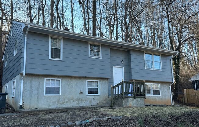 Split Foyer home off Old Forest Road
