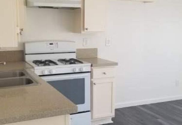 1 bed, 1 bath, 700 sqft, $1,550, Unit Harvill 3741 Unit 4