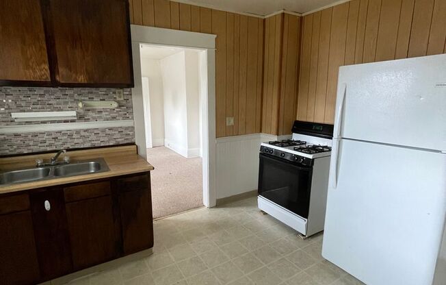 Clean 2BR up with offstreet parking and yard